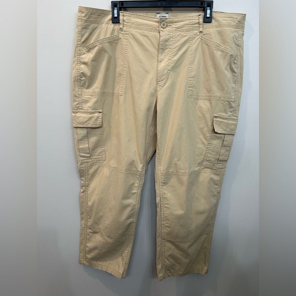 L.L. Bean Woman’s Favorite Fit Cargo Capri Pants Cotton Tan Petite Size …